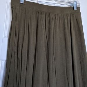 ✨👗 H&M Olive boho Maxi Skirt 👗✨